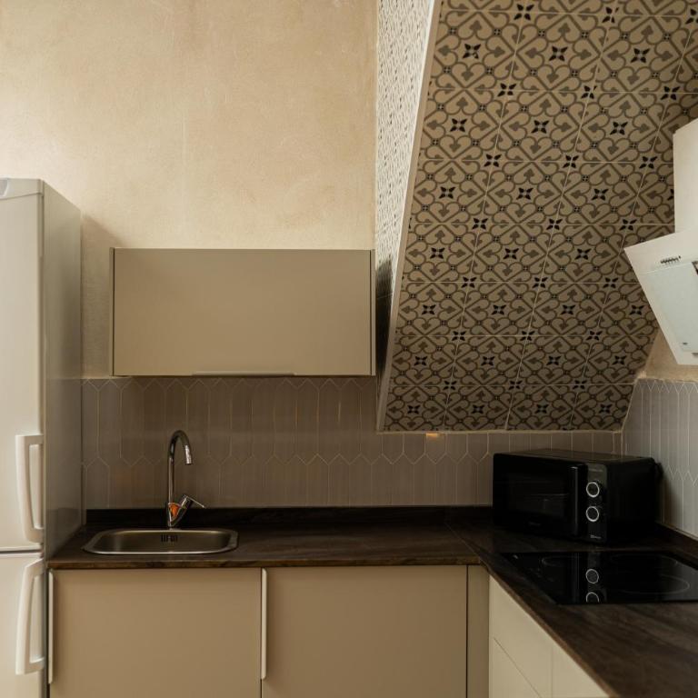 Lemon House Share and Enjoy - Double Room with Shared Bathroom - 11
