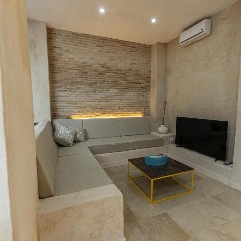 Lemon House Share and Enjoy - Double Room with Shared Bathroom - 5