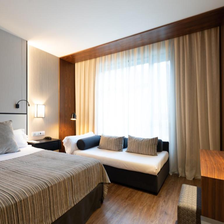 Catalonia Barcelona Plaza - Habitación Triple Premium (3 adultos) - 6