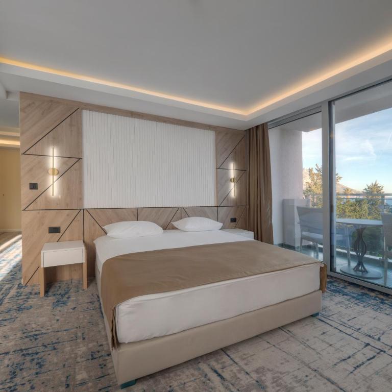 Hotel Tara Becici - Family Room - 1