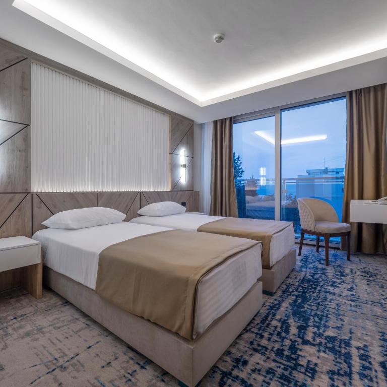 Hotel Tara Becici - Family Room with Sea View - 3