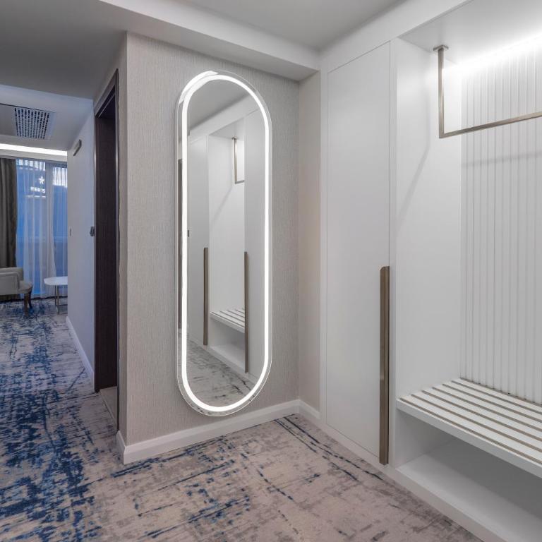 Hotel Tara Becici - Family Room with Sea View - 5