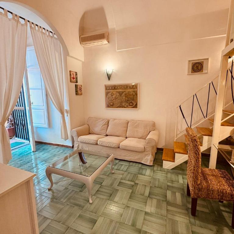 Appartamento nello storico “Palazzo Donn’Anna” - Apartment with Sea View - 1