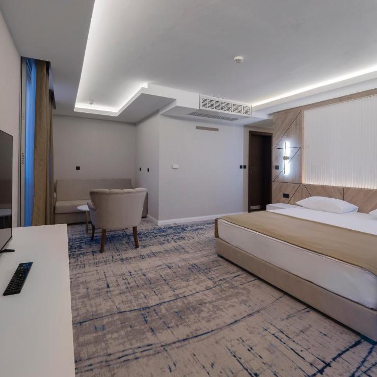 Hotel Tara Becici - Family Room with Sea View - 6