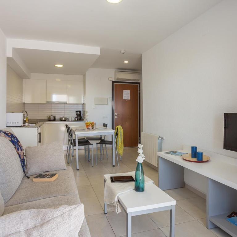 Pierre & Vacances Benidorm Levante - Adults Recommended - Two-Bedroom Apartment (2-6) - 6