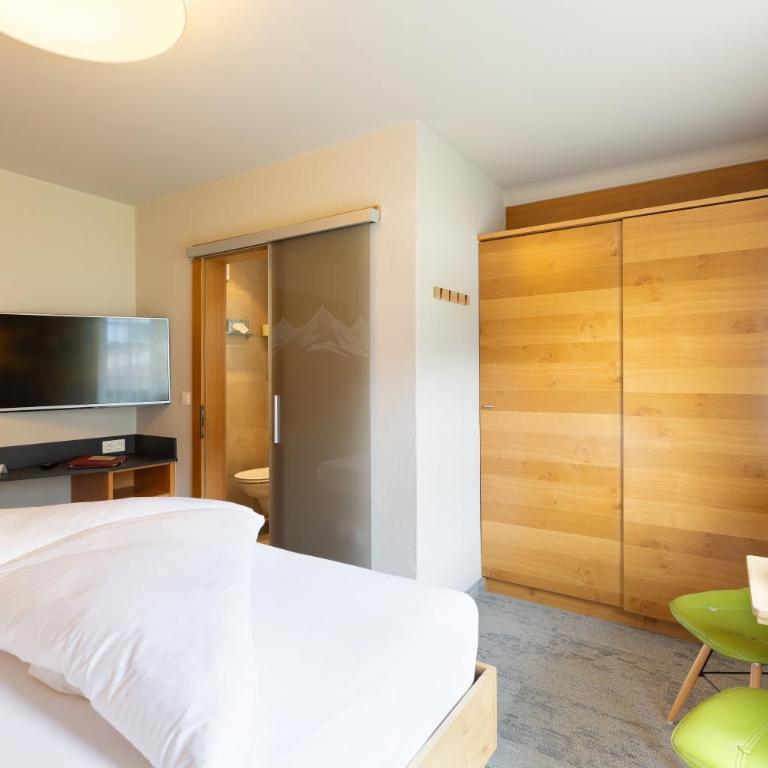 Gästehaus Hornegger - Doppelzimmer mit Balkon - 3