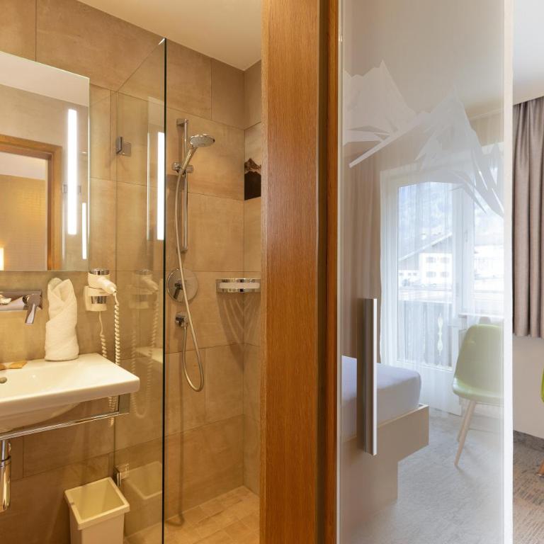 Gästehaus Hornegger - Doppelzimmer mit Balkon - 5