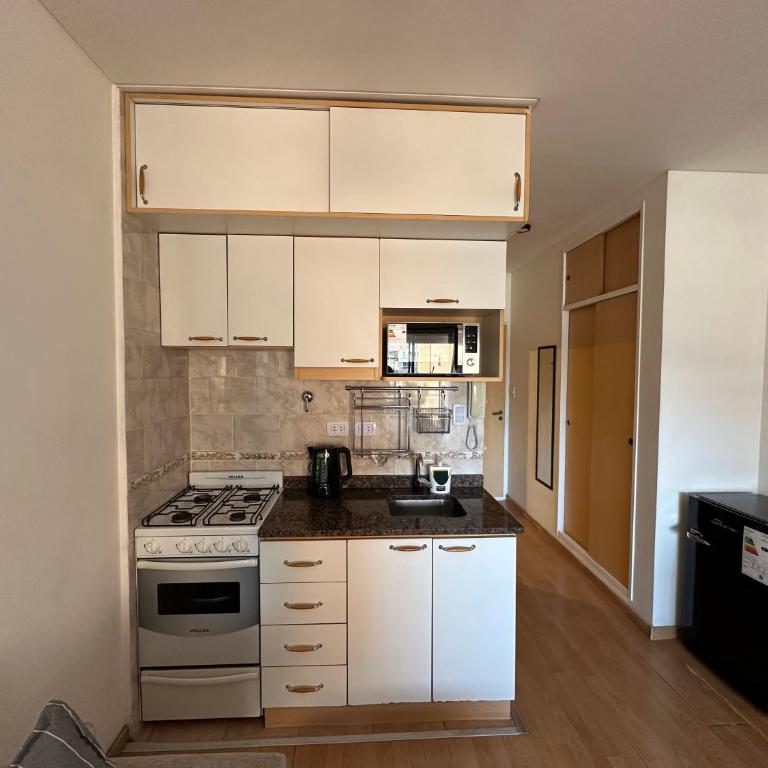 Charming & Comfy Almagro Gem: Balcony ~ Double Bed - One-Bedroom Apartment - 3