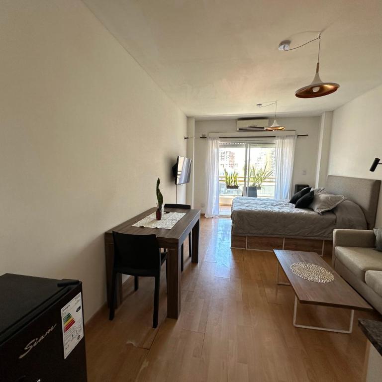 Charming & Comfy Almagro Gem: Balcony ~ Double Bed - One-Bedroom Apartment - 8