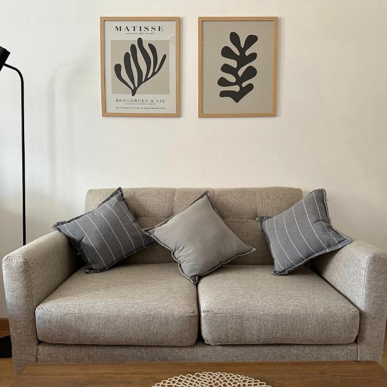 Charming & Comfy Almagro Gem: Balcony ~ Double Bed - One-Bedroom Apartment - 19