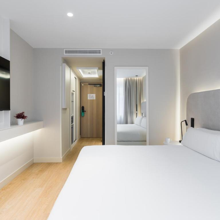 Royal Ramblas - Comfort Double or Twin Room - 10