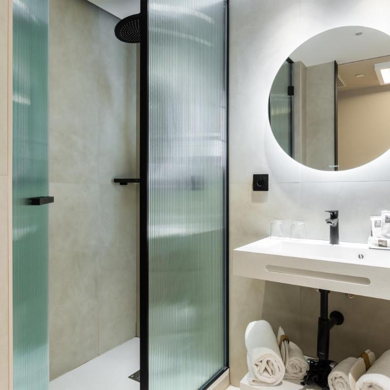 Royal Ramblas - Comfort Double or Twin Room - 14