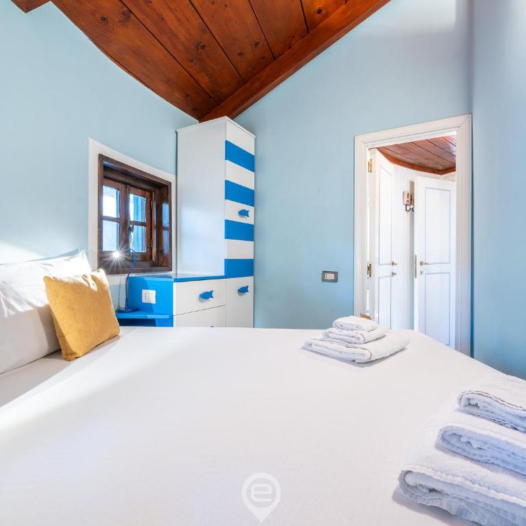 Villa Giada - Three-Bedroom House - 17