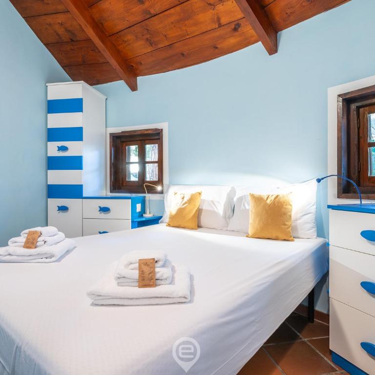 Villa Giada - Three-Bedroom House - 16
