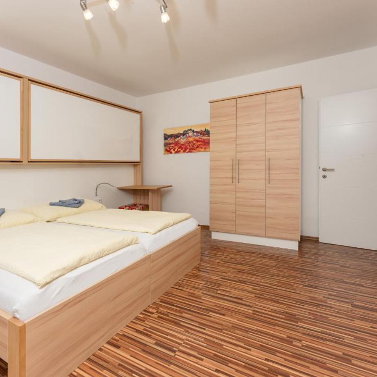 Easyapartments Leo - Apartment mit Balkon - 17