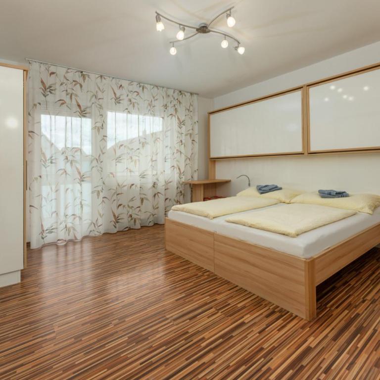 Easyapartments Leo - Apartment mit Balkon - 11