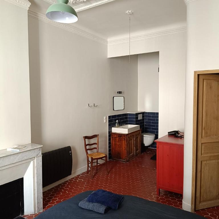 Chambre d'hôtes 2 pers - Maison partagée avec jardin et terrasse près de la Friche de la Belle de mai - Chambre Double Deluxe avec Douche - 2