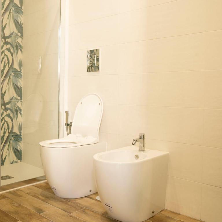 NapArt - Camera Tripla con Bagno Privato - 7