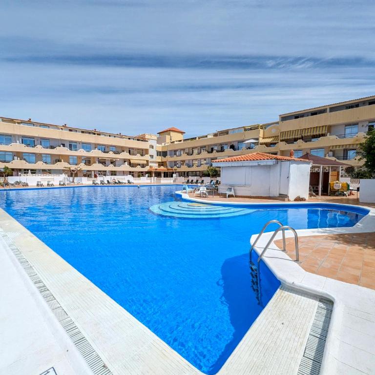 Comfortable 2-Bedroom Duplex in Playa Paraiso with Ocean View, Balcony, and Shared Pool - Duplex Apartment - 5