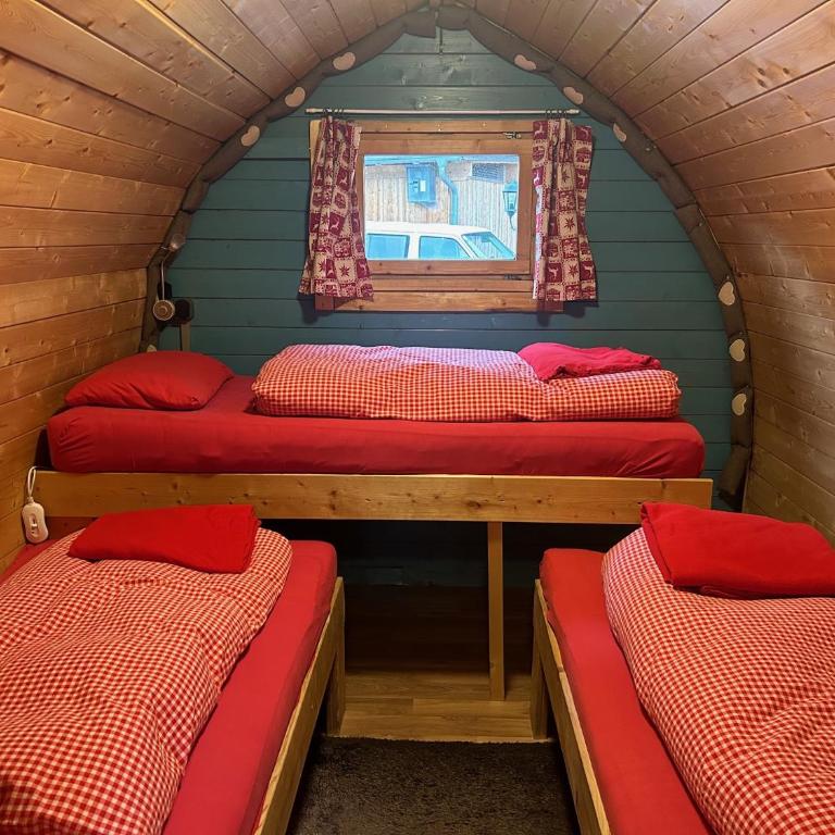Inn-side ADVENTURE CABINS - Familienzimmer mit Gemeinschaftsbad - 5