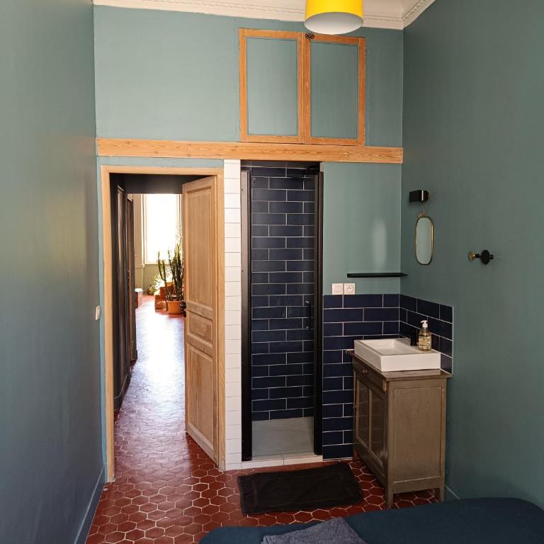 Chambre d'hôte 1 pers - Maison partagée avec terrasse et jardin près de la Friche de la Belle de Mai - Chambre Double Deluxe avec Douche - 2