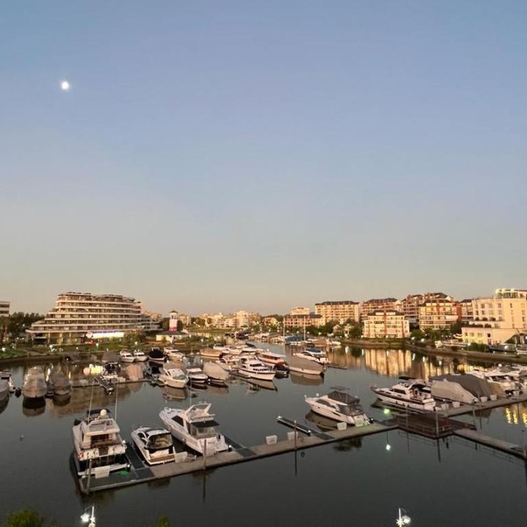 Apart , DEPARTAMENTO CONDOMINIOS BAHIA GRANDE NORDELTA CON BALCÓN Y VISTA A LA Bahia - Apartamento con vistas al lago - 89