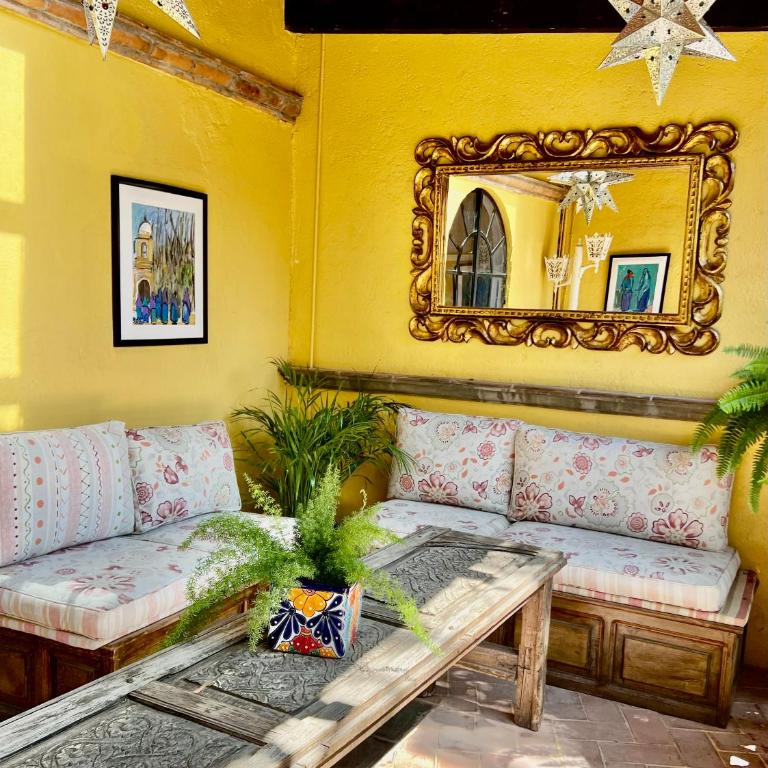 Boutique Hotel Casa Camellia - Deluxe Queen Room - 5