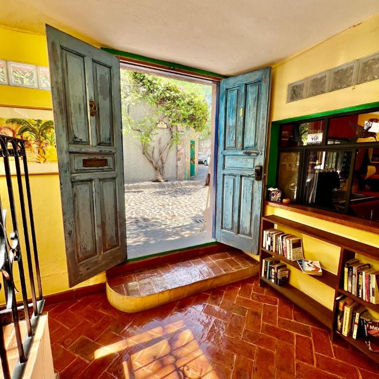 Boutique Hotel Casa Camellia - Deluxe Queen Room - 9