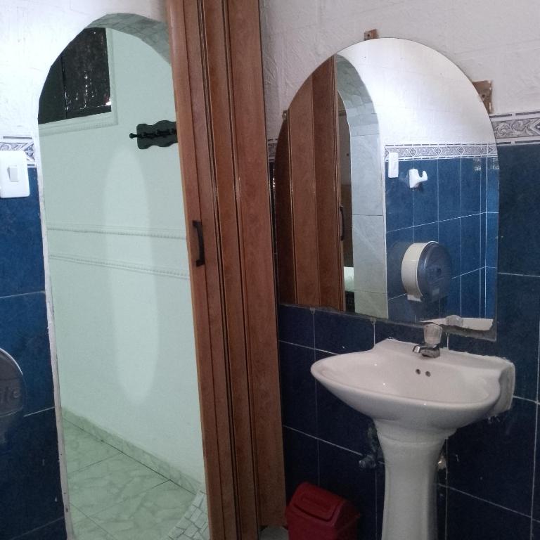 hotel avenida53 - Habitación Doble Estándar con ventilador - 5