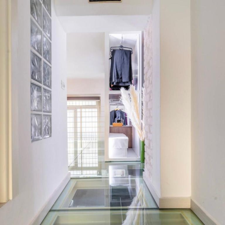 Glass Loft - One-Bedroom House - 13