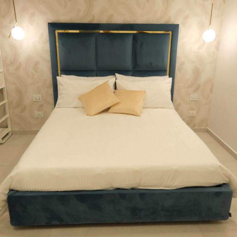 Luxury Masaniello - Camera Tripla Comfort - 16