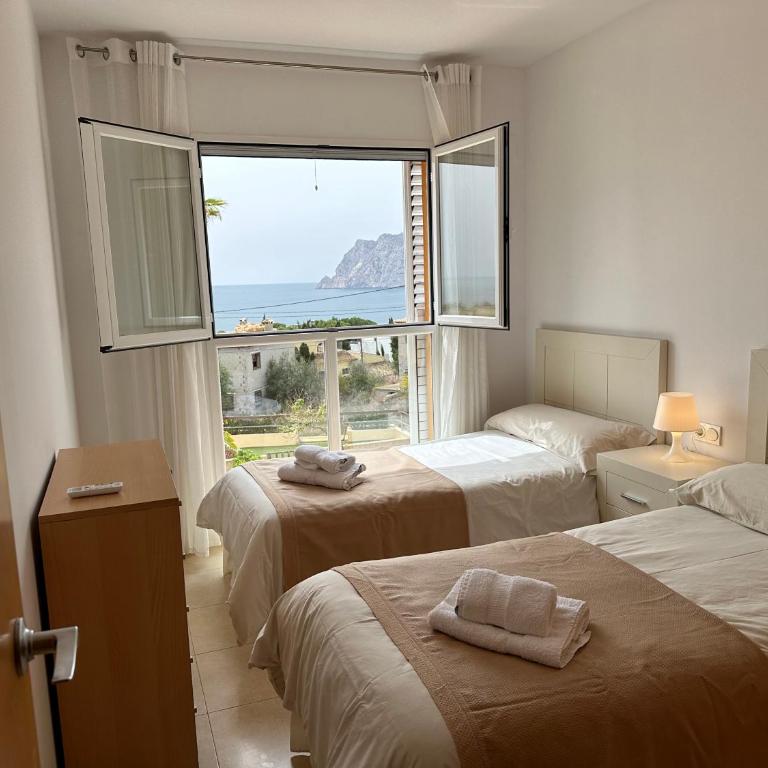 Bahía de les Bassetes - Three-Bedroom House - 12