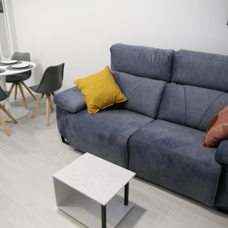 E&R-2 Plaza España - One-Bedroom Apartment - 2