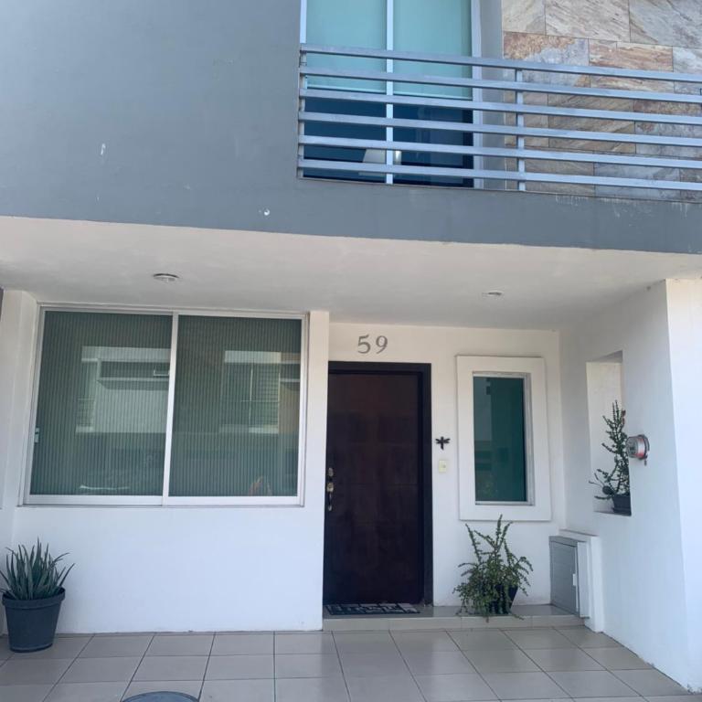 Casa equipada cerca Andares, Auditorio Telmex y Estadio Akron - Two-Bedroom House - 10