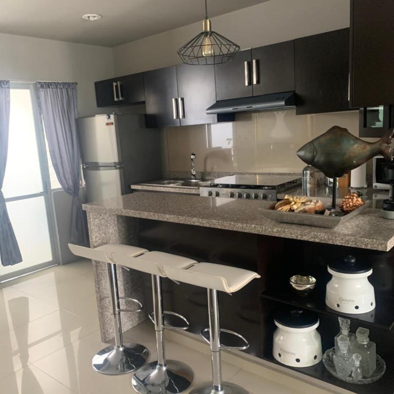 Casa equipada cerca Andares, Auditorio Telmex y Estadio Akron - Two-Bedroom House - 12