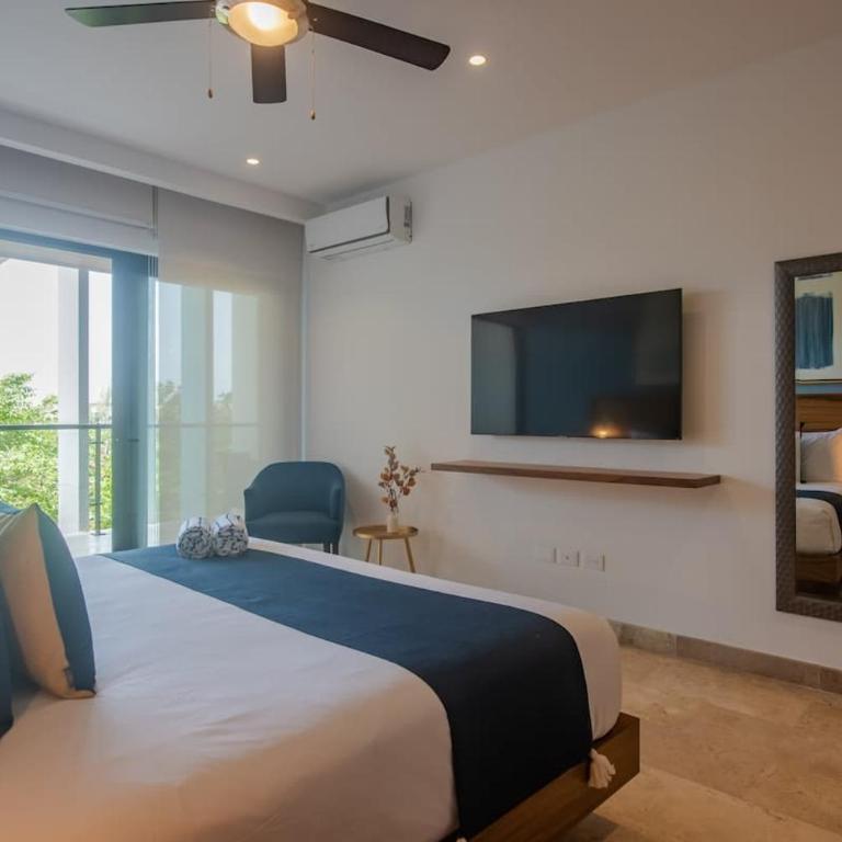 New Condo Roof Pool with Gym and WiFi near 5th half Blk Kids Ok - Apartment - 19