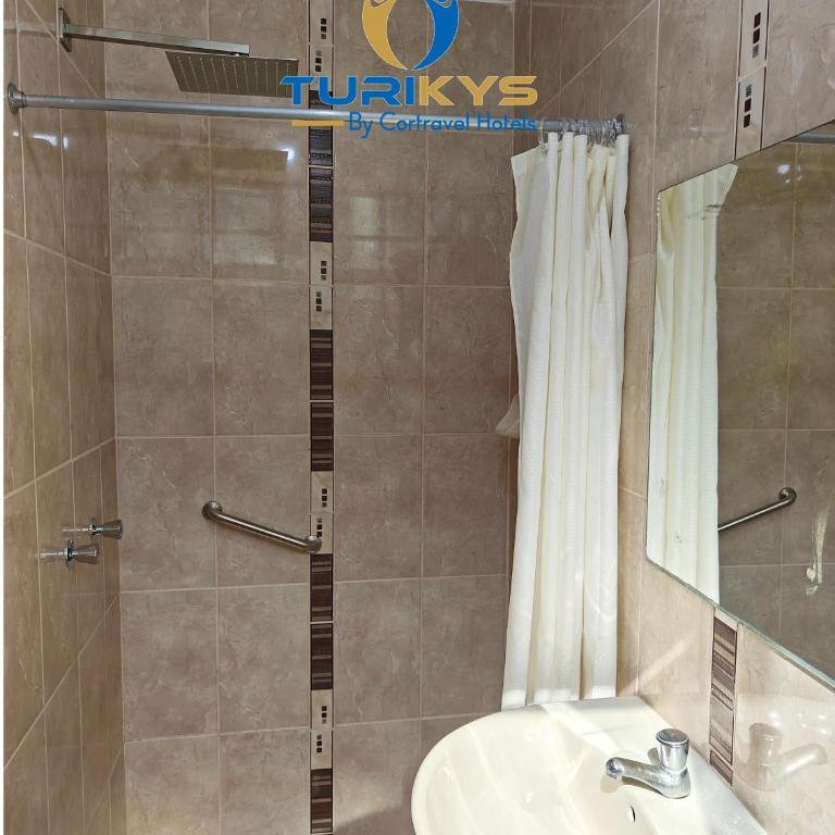 Hotel Turikys Churin - Habitación Familiar con vistas a la montaña - 5