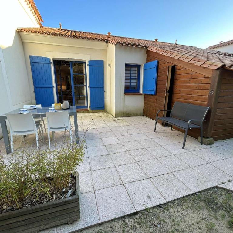 Petite maison proche de l'océan avec piscine chauffée, jardin privé et parking - St Hilaire de Riez - FR-1-224C-292 - Ferienhaus - 2