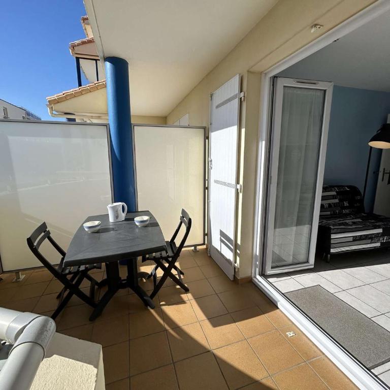 Studio cabine 3/4 couchages avec balcon et parking à Saint-Hilaire-de-Riez - FR-1-224C-293 - Apartment - 4
