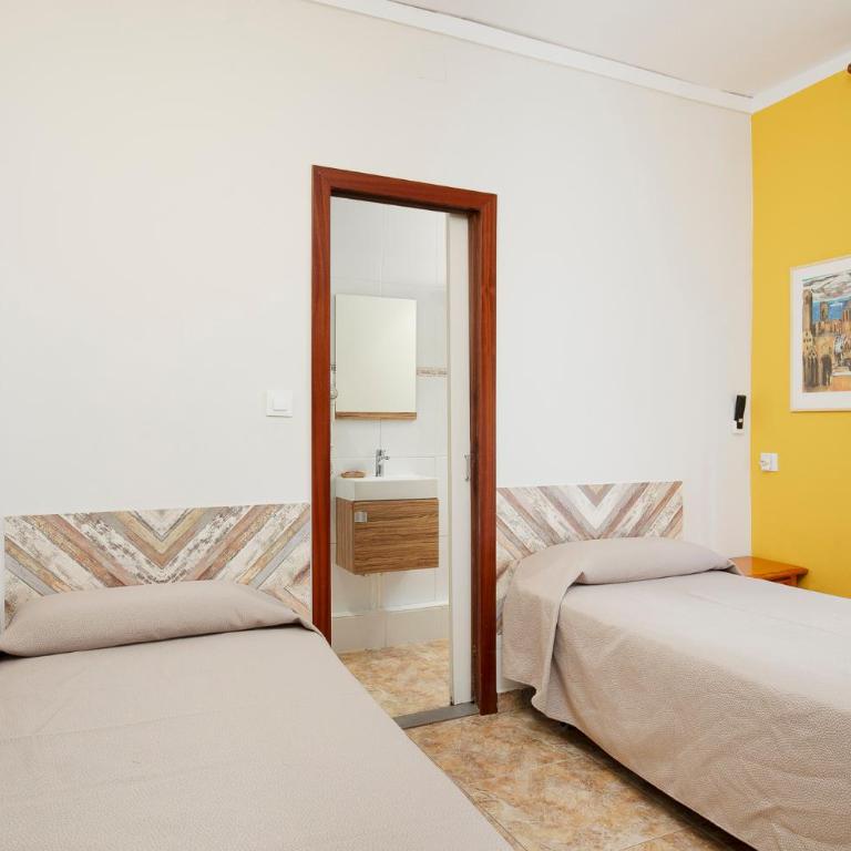 Hostal Santa Ana - Twin Room with Private Bathroom - 18