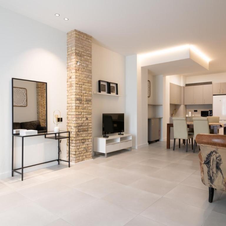 Luxury Apartment City Center - Three-Bedroom Apartment - 2