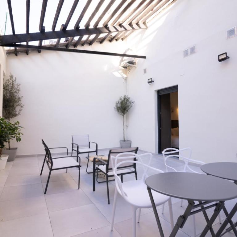 Luxury Apartment City Center - Three-Bedroom Apartment - 19