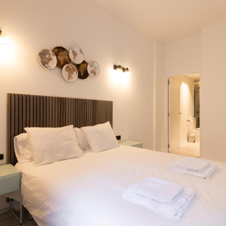 Luxury Apartment City Center - Three-Bedroom Apartment - 11