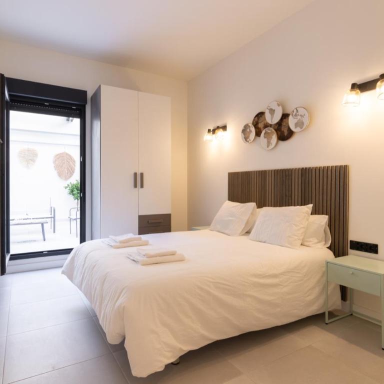 Luxury Apartment City Center - Three-Bedroom Apartment - 10