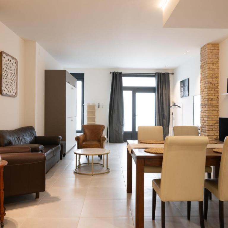 Luxury Apartment City Center - Three-Bedroom Apartment - 7