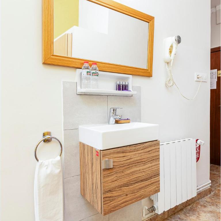 Hostal Santa Ana - Double Room with Private Bathroom - 12