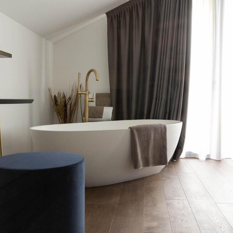 Ansitz Battisti Suites - Suite with Lake View - 5
