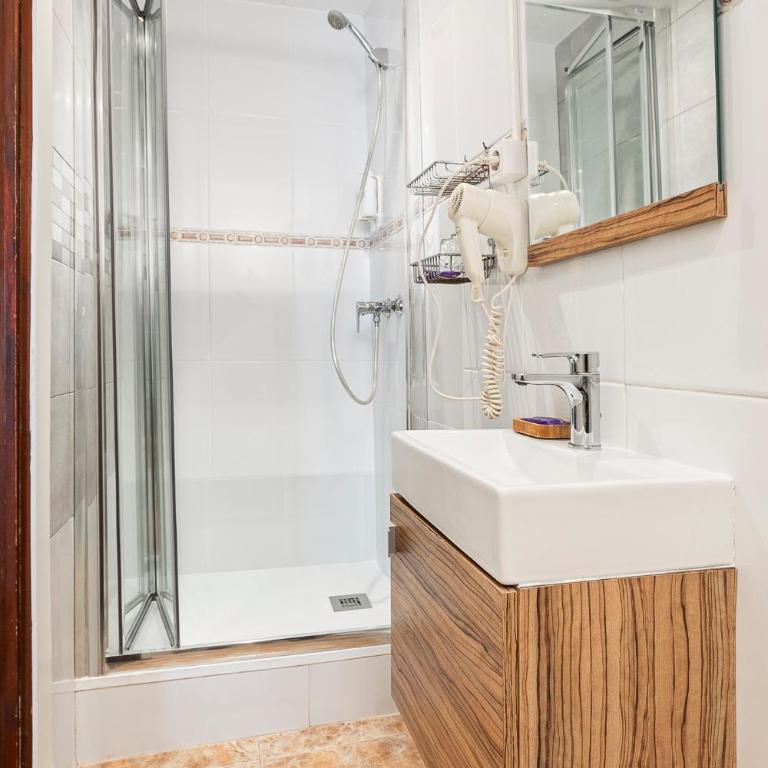Hostal Santa Ana - Twin Room with Private Bathroom - 19