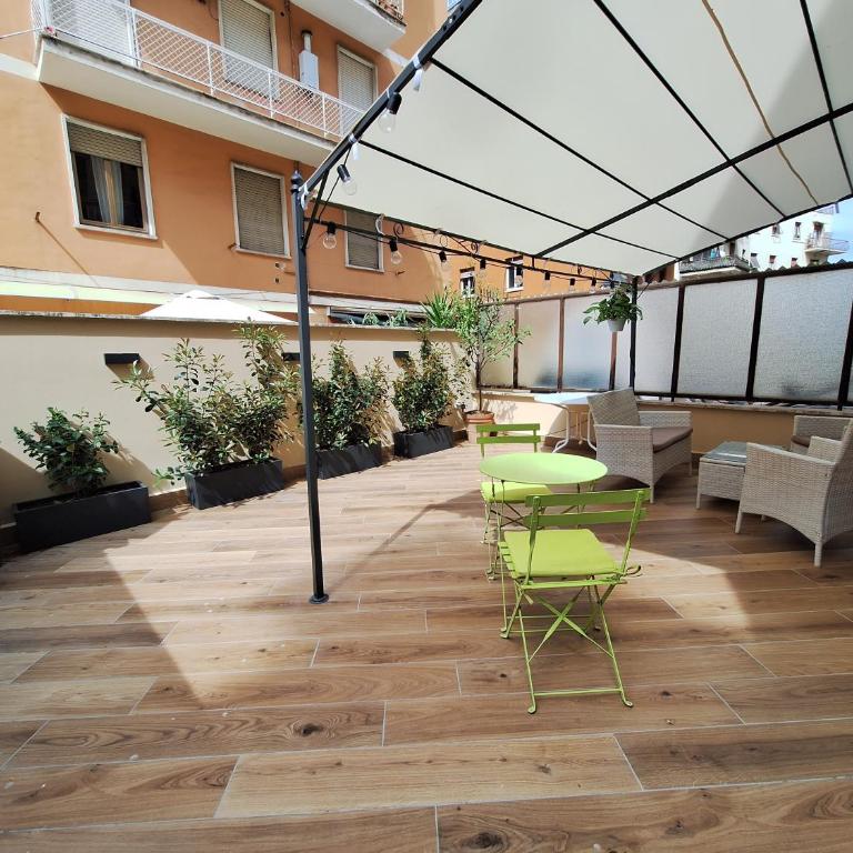 Peaceful 2 Bedrooms with patio, near Metro A - Two-Bedroom Apartment - 22