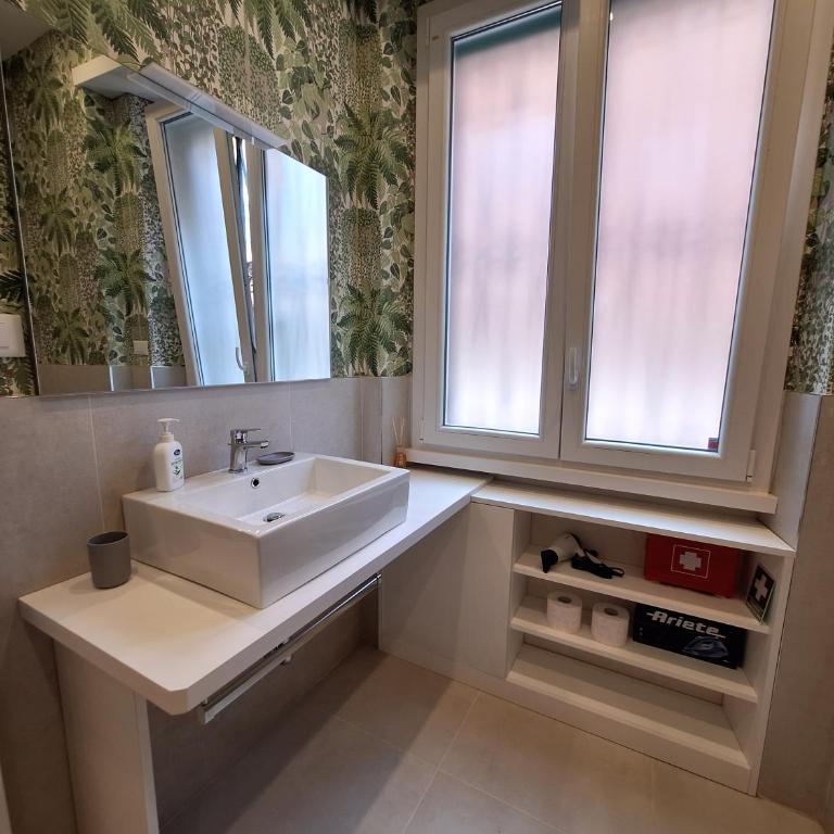 Peaceful 2 Bedrooms with patio, near Metro A - Two-Bedroom Apartment - 30